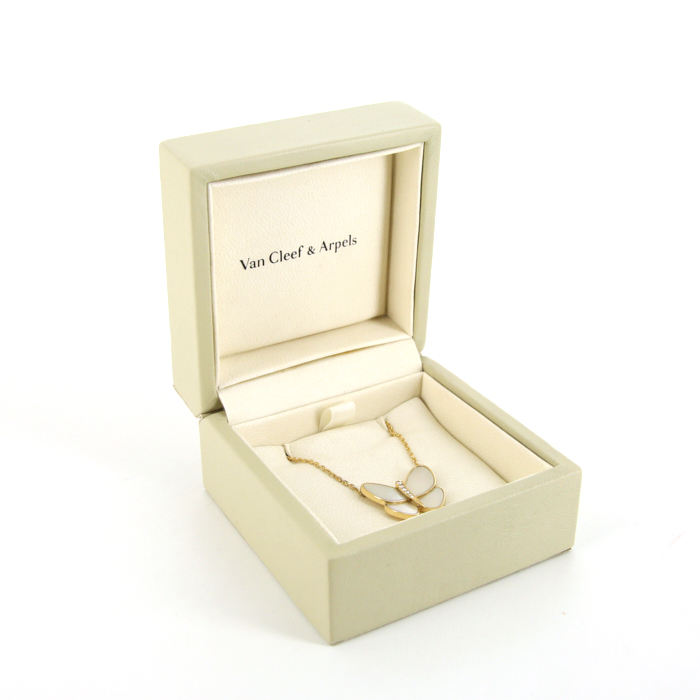 Collier Van Cleef & Arpels Papillon en or jaune,  nacre blanche et diamants - Detail D2