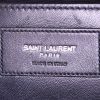 Bolso bandolera Saint Laurent College modelo grande en cuero acolchado con motivos de espigas gris - Detail D4 thumbnail