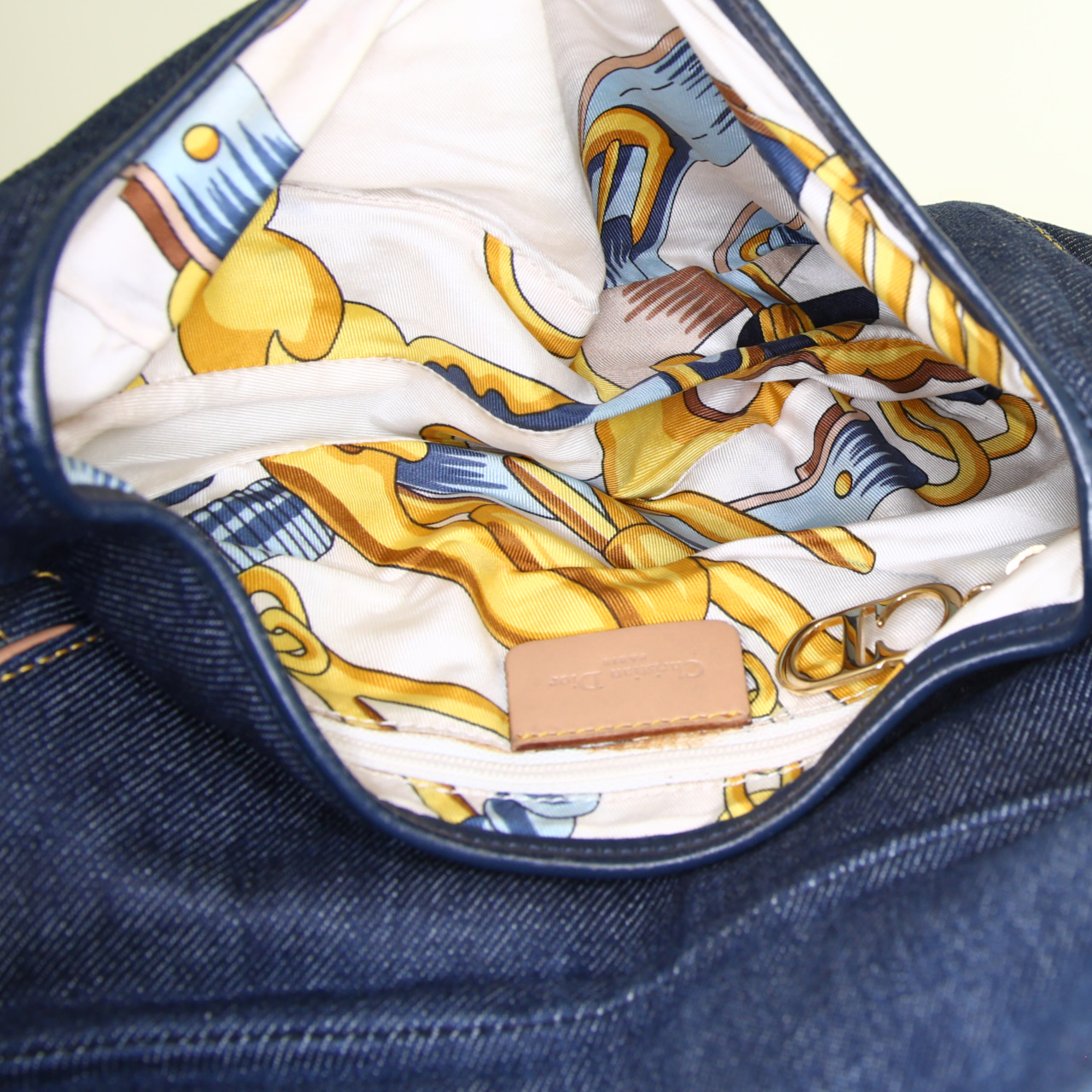 Dior Saddle handbag in blue denim canvas and brown leather - Detail D2