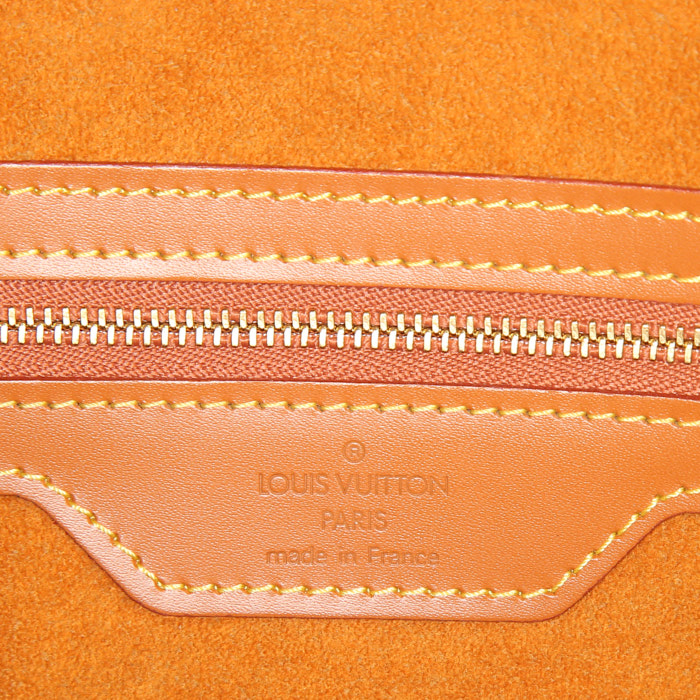 Sac de week end Louis Vuitton Sorbonne en cuir épi gold - Detail D3