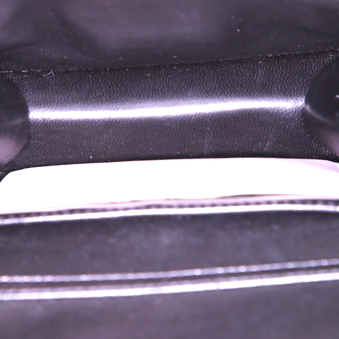 Bolso de mano Dior Miss Dior mini en cuero acolchado negro - Detail D2