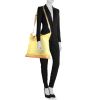 Bolsa de viaje Louis Vuitton Polochon en lona monogram amarilla y cuero natural - Detail D2 thumbnail