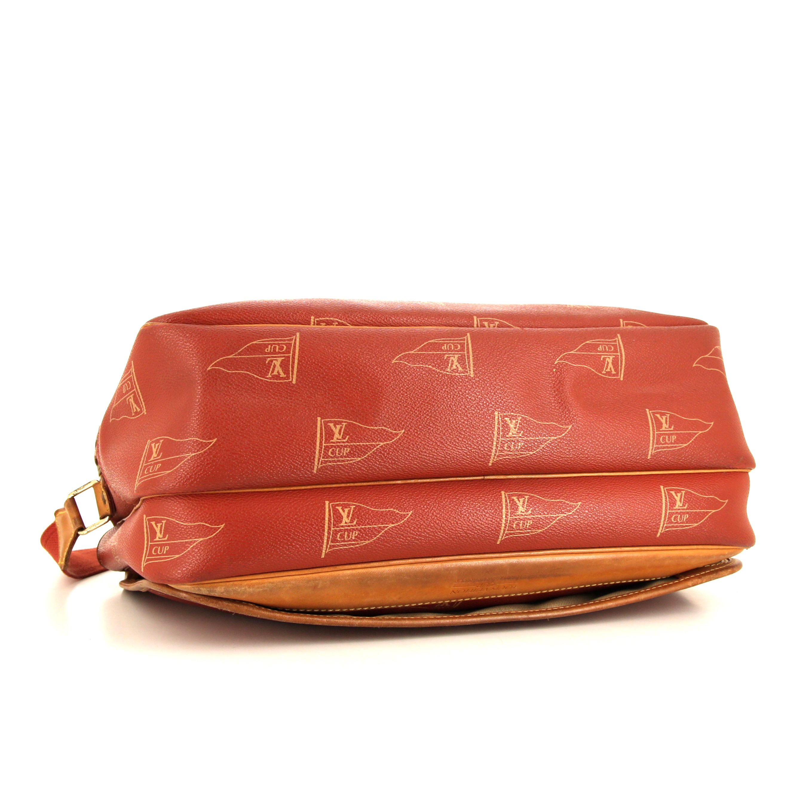 Louis Vuitton Limited Edition America's Cup Reporter messenger bag in red logo canvas - Detail D4