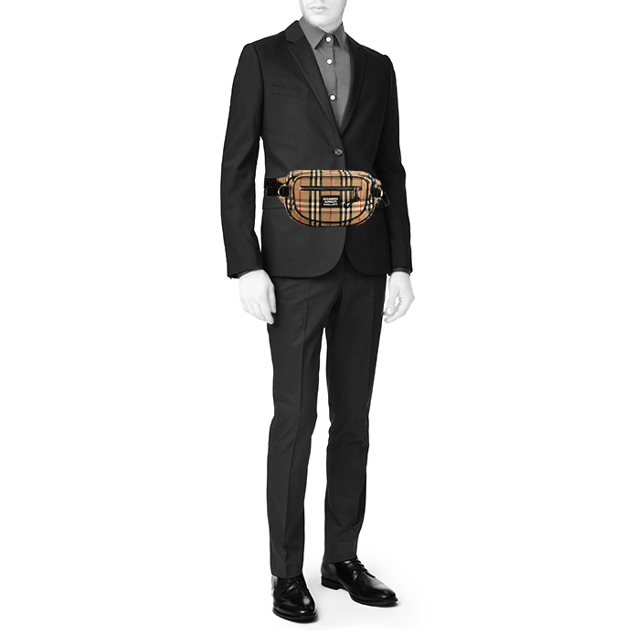 Burberry Cannon medium model clutch-belt in beige Haymarket canvas and black leather - Detail D1