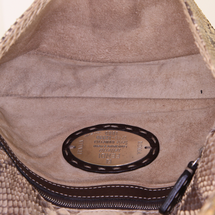 Fendi Baguette handbag in beige python and brown leather - Detail D2