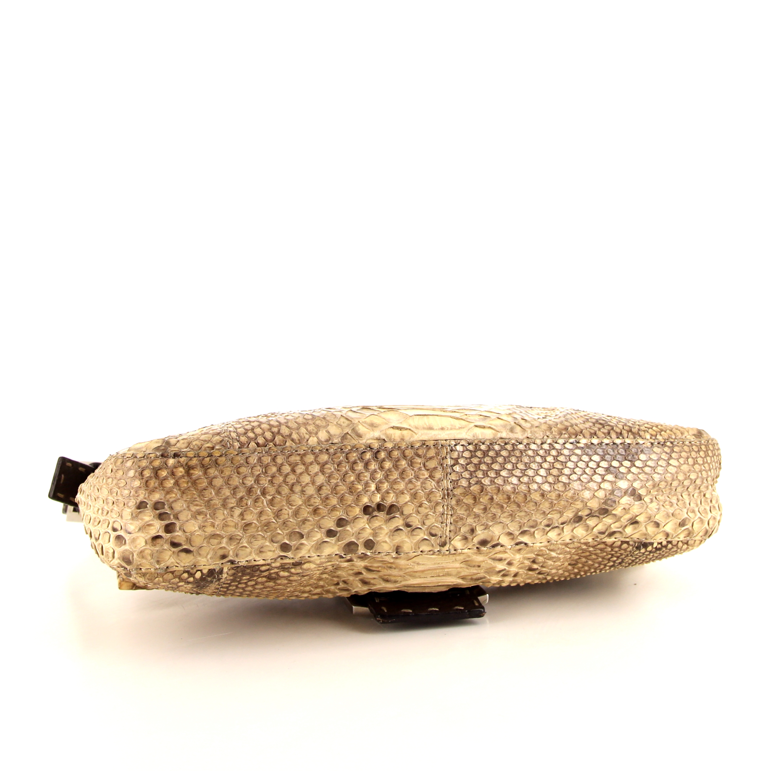Bolso de mano Fendi Baguette en piel de pitón beige y cuero marrón - Detail D4