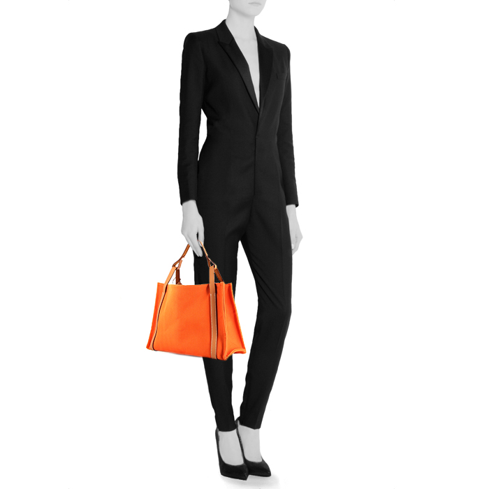Hermès Cabalicol shopping bag in orange canvas and gold leather - Detail D1