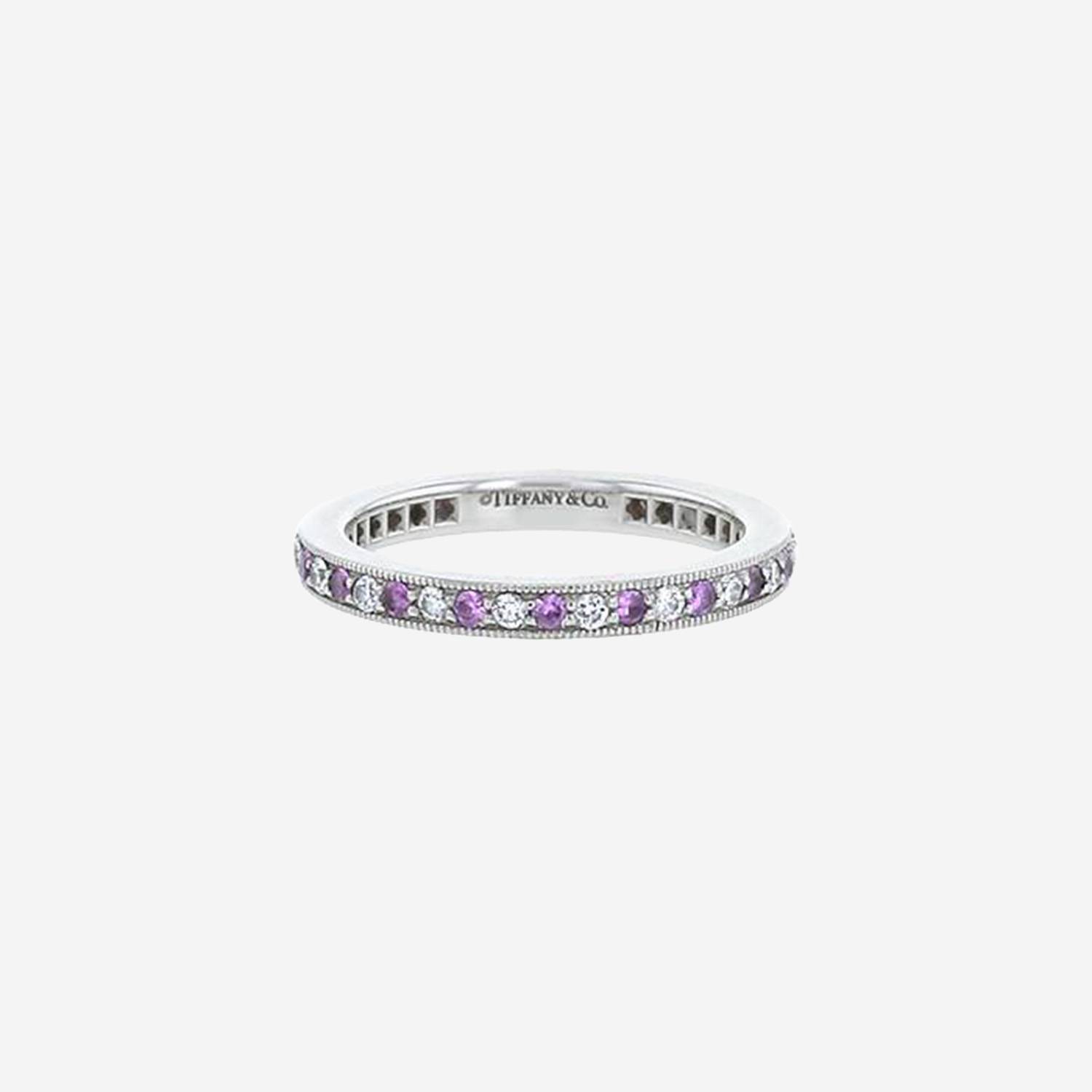 Sortija Tiffany 
Co Legacy en platino,  zafiros rosas y diamantes