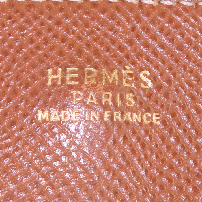 Bolso para llevar al hombro Hermès Tsako en cuero Courchevel color oro - Detail D3