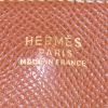 Bolso para llevar al hombro Hermès Tsako en cuero Courchevel color oro - Detail D3 thumbnail
