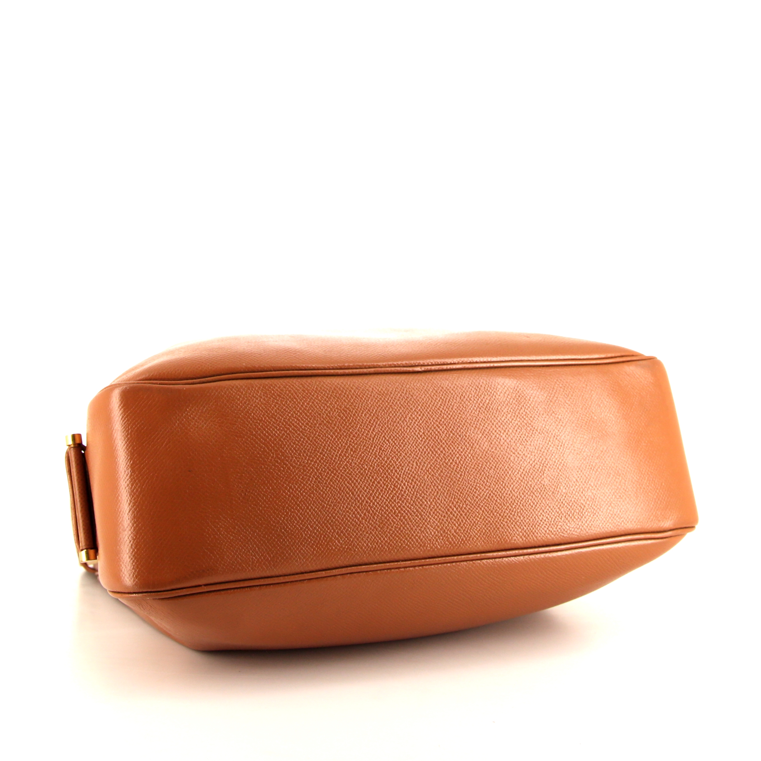 Hermès Tsako shoulder bag in gold Courchevel leather - Detail D4