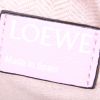 Bolso de mano Loewe Puzzle  en cuero rosa - Detail D4 thumbnail