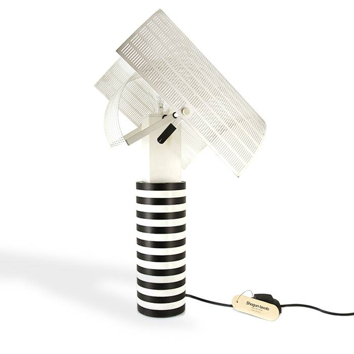 Mario Botta, lampe de table "Shogun", en métal émaillé blanc et noir et tôle d'acier perforé laqué blanc, édition Artemide, création de 1986, édition des années 1990 - 00pp