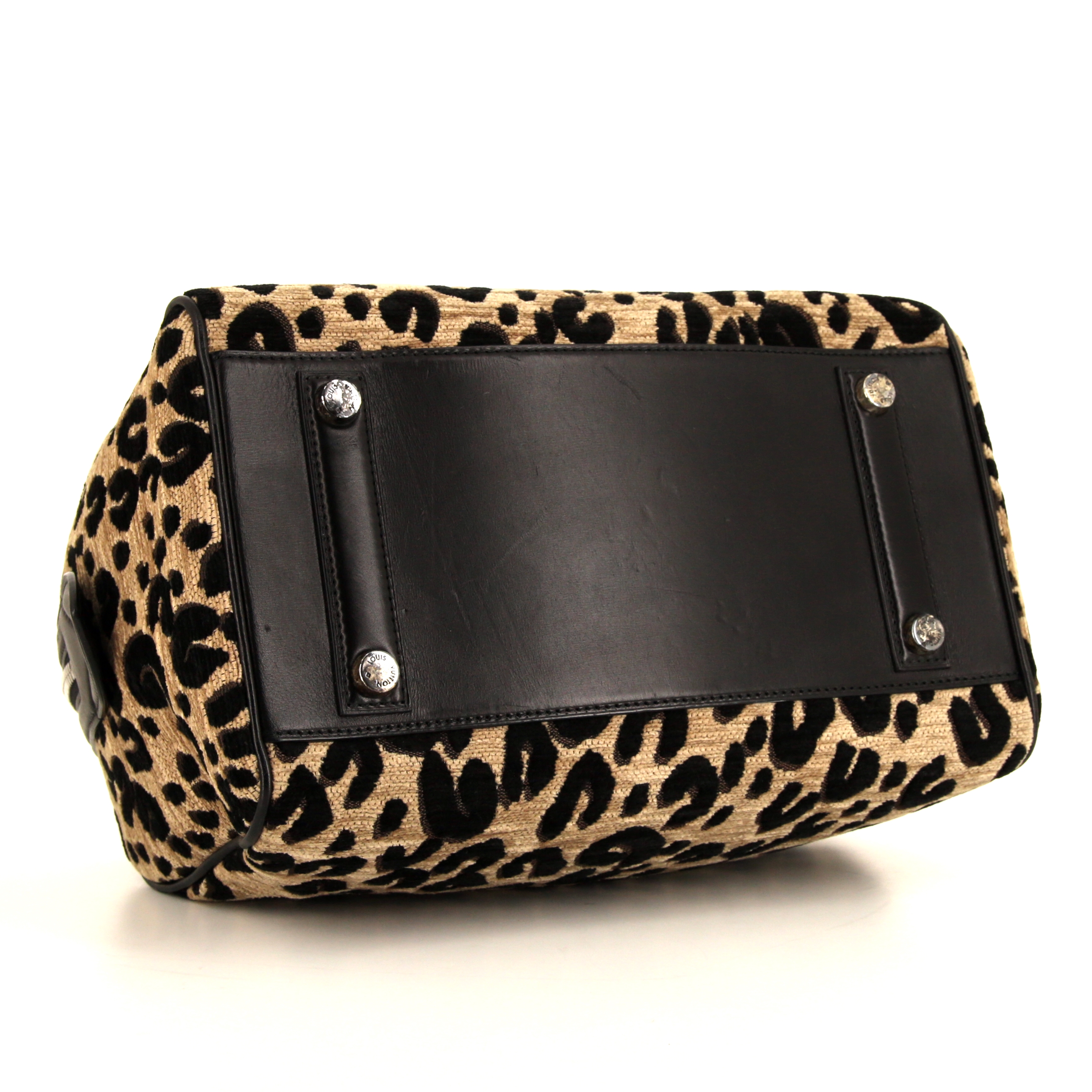 Louis Vuitton handbag in canvas and black leather - Detail D4