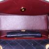 Bolso bandolera Chanel Vintage en cuero azul marino - Detail D2 thumbnail