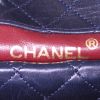 Chanel Vintage shoulder bag in navy blue leather - Detail D3 thumbnail
