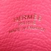 Bolso Hermès Kelly Twilly bag charm en cuero swift rosa y seda multicolor - Detail D2 thumbnail