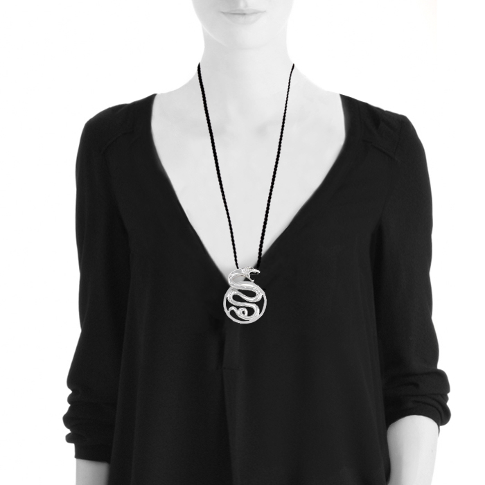 Boucheron Trouble necklace in white gold, diamonds and onyx - Detail D1