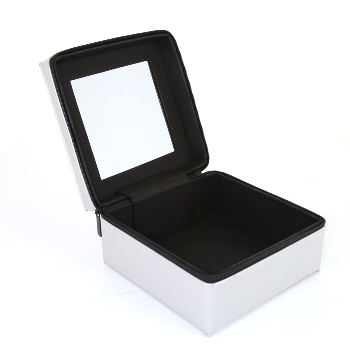 Chanel toilet set in silver leather - Detail D1