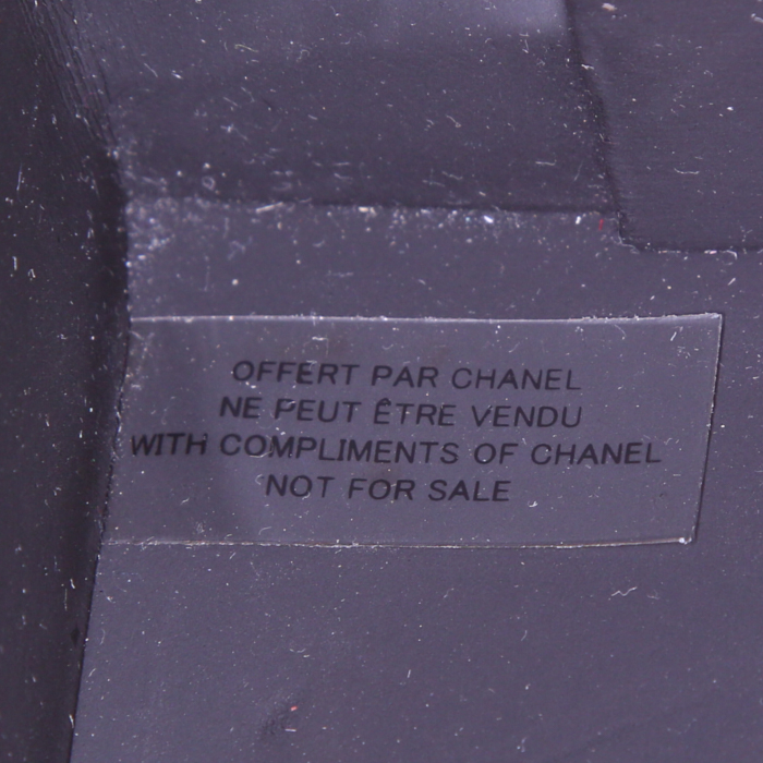 Nécessaire de toilette Chanel en cuir argenté - Detail D2