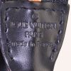 Bolsito de mano Louis Vuitton Pochette accessoires en cuero Epi negro - Detail D3 thumbnail