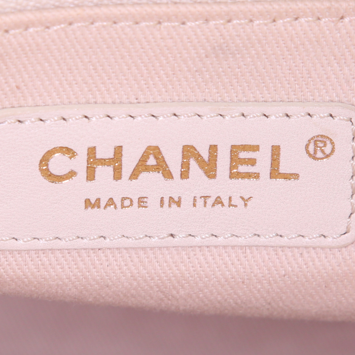 Sac cabas Chanel Deauville en toile beige et cuir beige - Detail D3