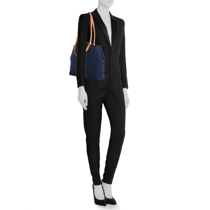 Hermès Cabag shopping bag in navy blue canvas and brown Hunter cowhide - Detail D2