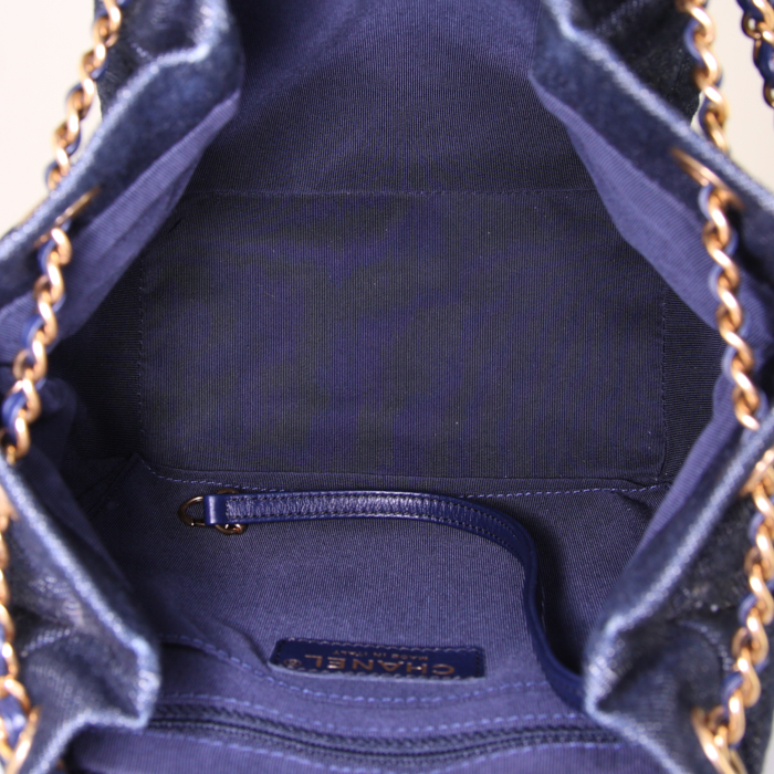 Shopping bag Chanel CC Chain Bucket in tela denim blu scuro - Detail D3