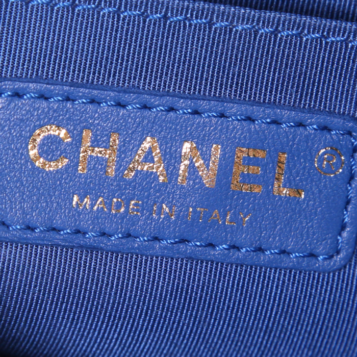 Sac à dos Chanel Timeless en cuir matelassé bleu - Detail D4
