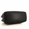 Bolso para llevar al hombro o en la mano Chanel Shopping GST en cuero granulado acolchado negro - Detail D4 thumbnail
