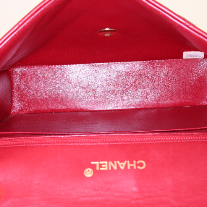 Chanel Vintage shoulder bag in red quilted leather - Detail D2