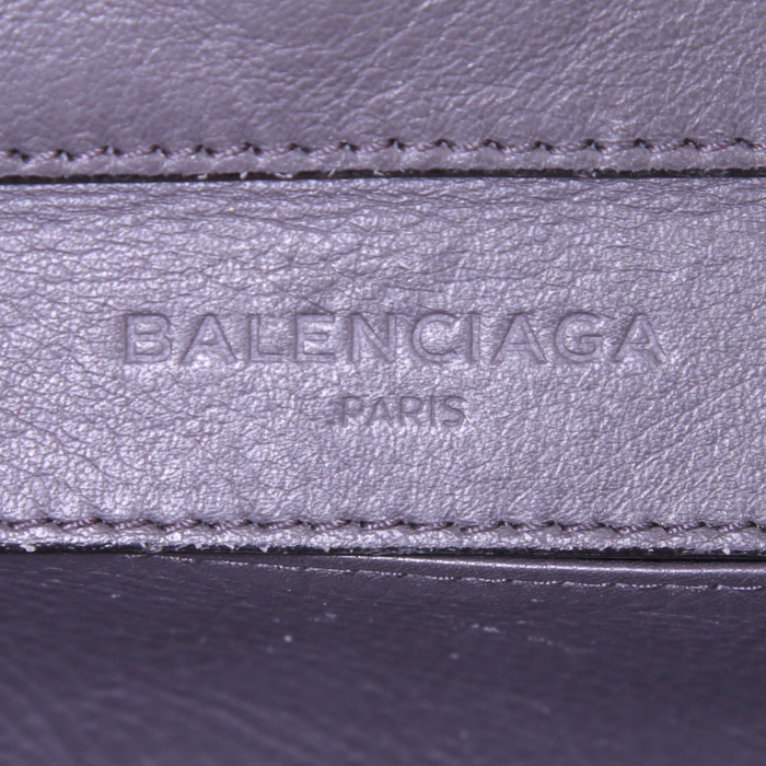 Bolso de mano Balenciaga Papier A4 mini en cuero gris - Detail D4