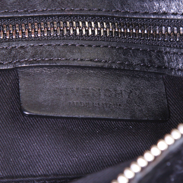 Bolso bandolera Givenchy Pandora modelo mediano en cuero negro - Detail D4