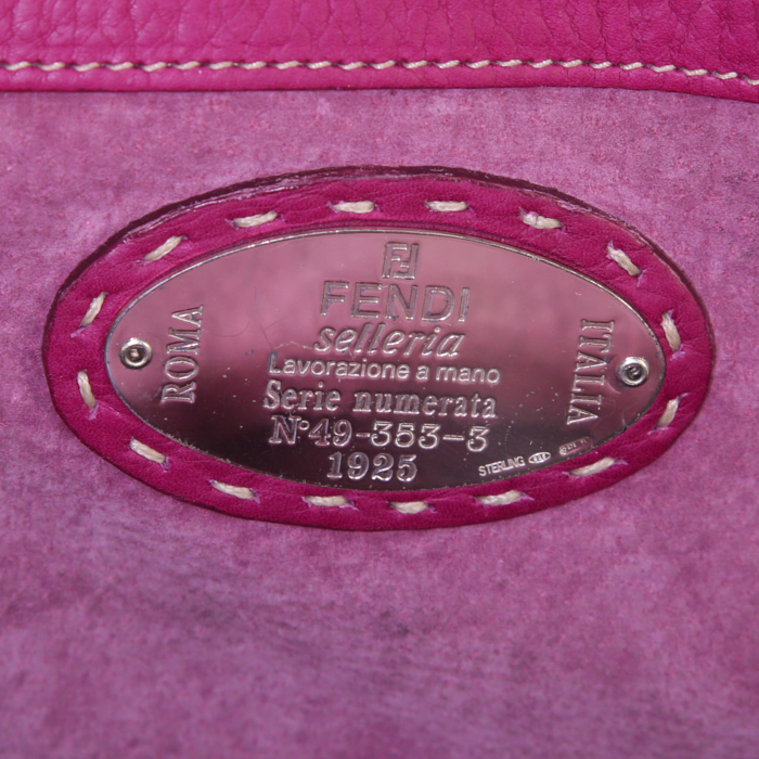 Fendi Selleria handbag in pink grained leather - Detail D3
