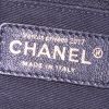 Sac cabas Chanel Grand Shopping en cuir grainé matelassé noir - Detail D4 thumbnail