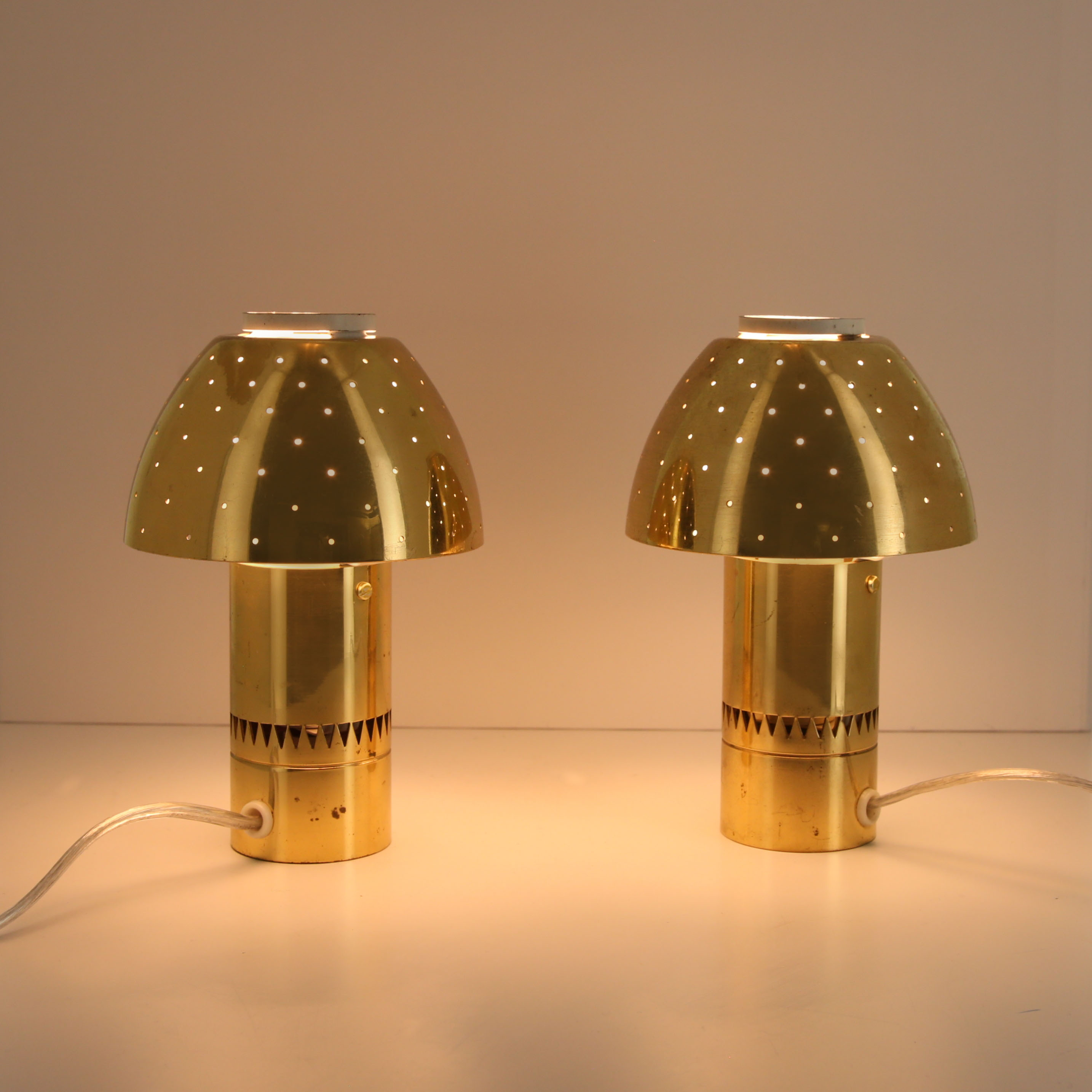 Hans-Agne Jakobsson, paire de lampes de chevet modèle "B 221" en laiton, édition Hans Agne Jakobsson AB Markaryd, Suède, années 1970 - Detail D1