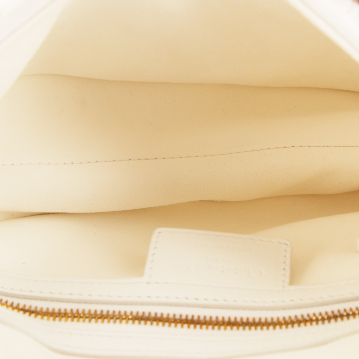 Bolso de mano Dior Saddle en cuero trenzado blanco - Detail D2