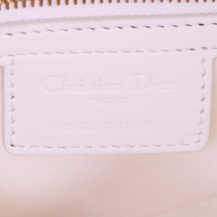 Sac à main Dior Saddle en cuir tressé blanc - Detail D3