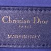Borsa Dior Mini Lady Dior in pelle blu scuro e rossa con perle ricamate - Detail D4 thumbnail