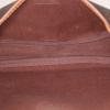 Sac bandoulière Louis Vuitton Saumur petit modèle en toile monogram enduite marron et cuir naturel - Detail D2 thumbnail