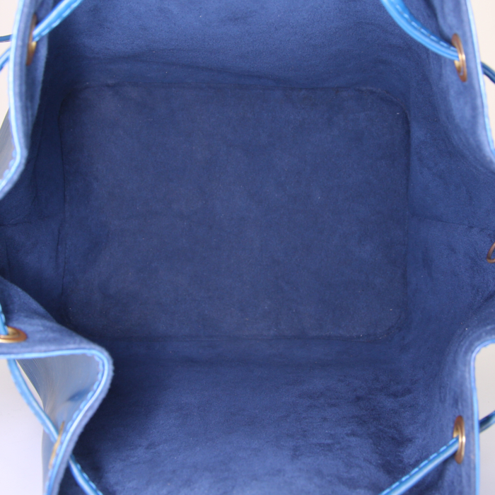 Sac cabas Louis Vuitton petit Noé petit modèle en cuir épi bleu - Detail D2