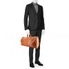 Bolsa de viaje Louis Vuitton Keepall 55 cm en cuero Epi rojizo - Detail D1 thumbnail