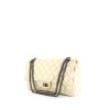 Bolso de mano Chanel 2.55 en cuero acolchado color crema - 00pp thumbnail