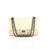 Bolso de mano Chanel 2.55 en cuero acolchado color crema - 360 thumbnail