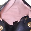 Bolso bandolera Gucci GG Marmont en cuero acolchado negro - Detail D3 thumbnail