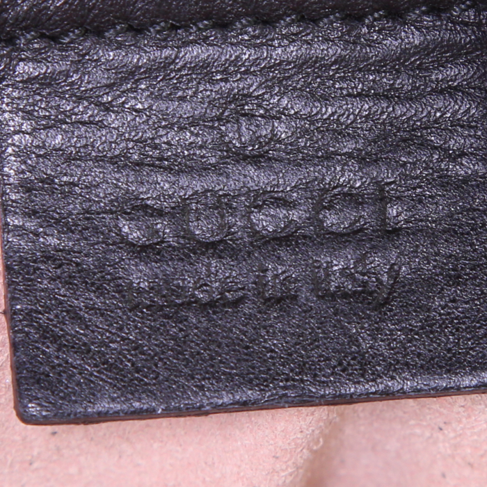 Sac bandoulière Gucci GG Marmont en cuir matelassé noir - Detail D4