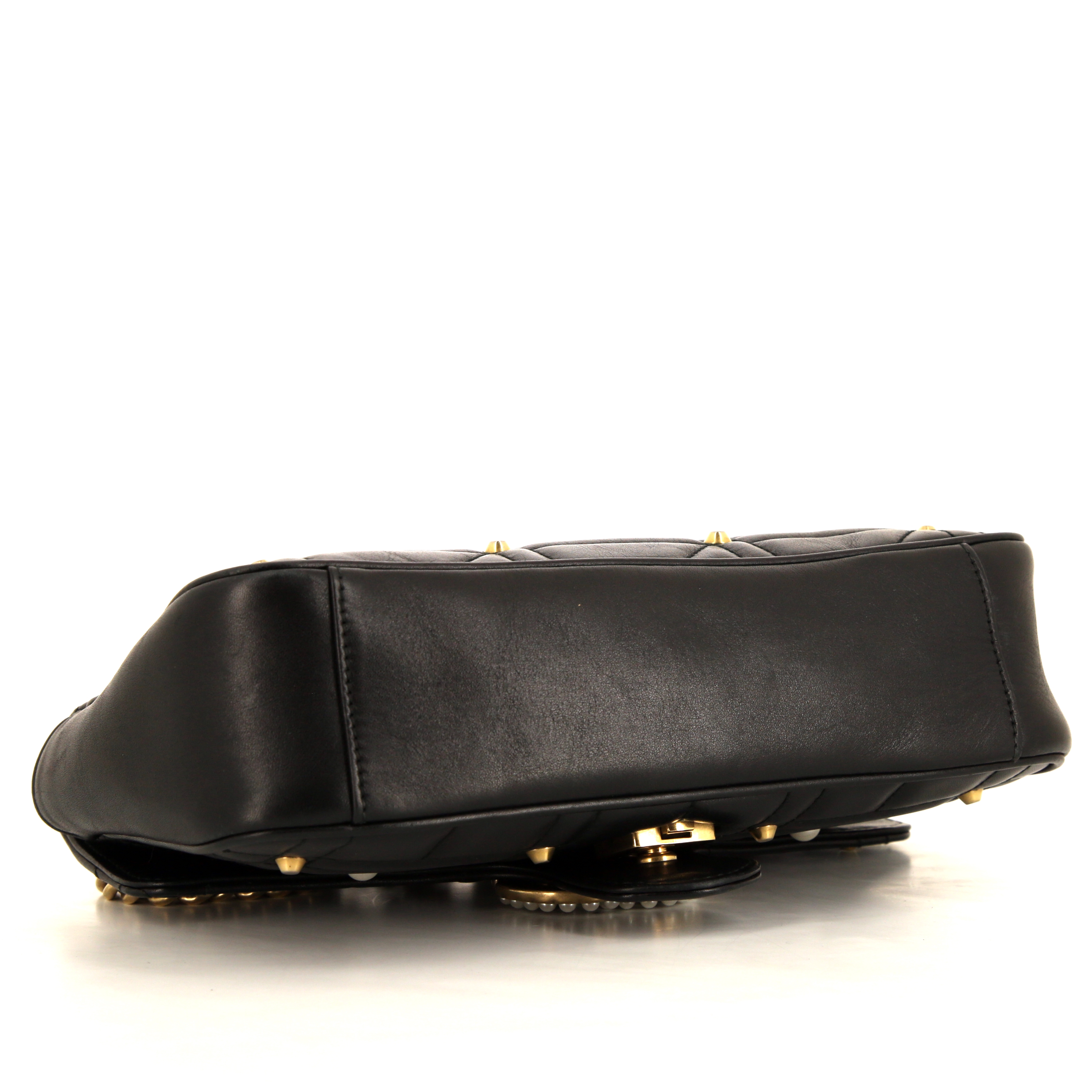 Bolso bandolera Gucci GG Marmont en cuero acolchado negro - Detail D5