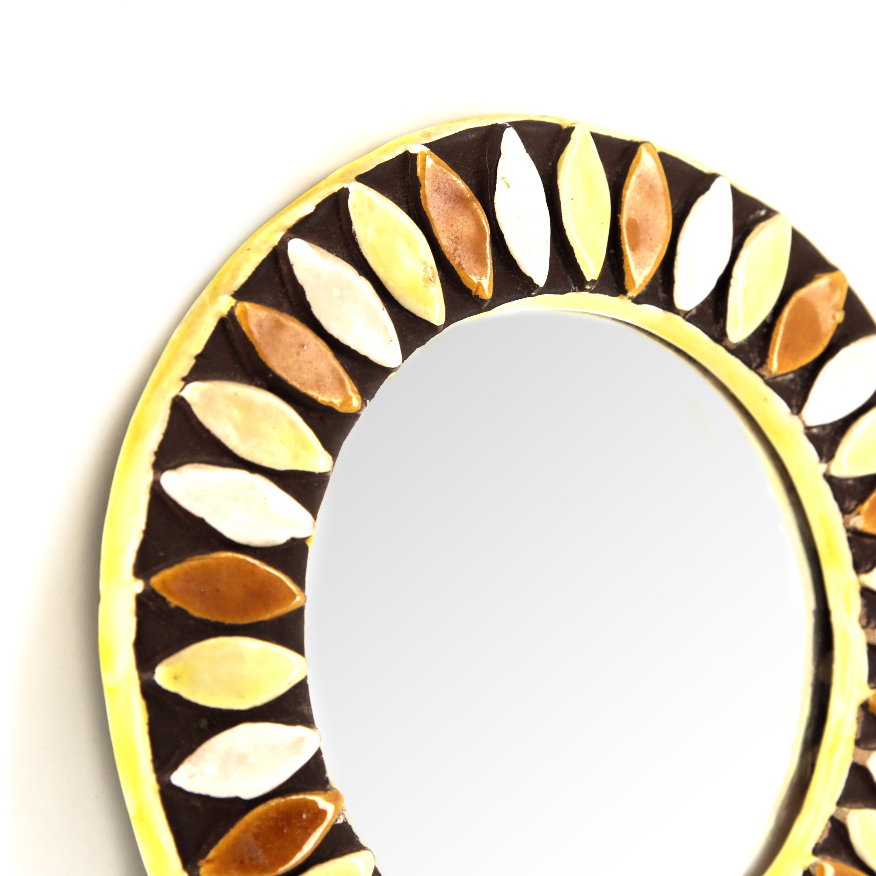 Mithé Espelt, "Marguerite" mirror in enamelled and embossed ceramic, from the 1955's - Detail D1