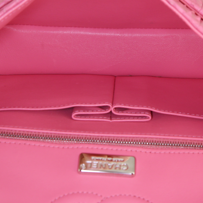 Sac à main Chanel Timeless petit modèle en python rose - Detail D3