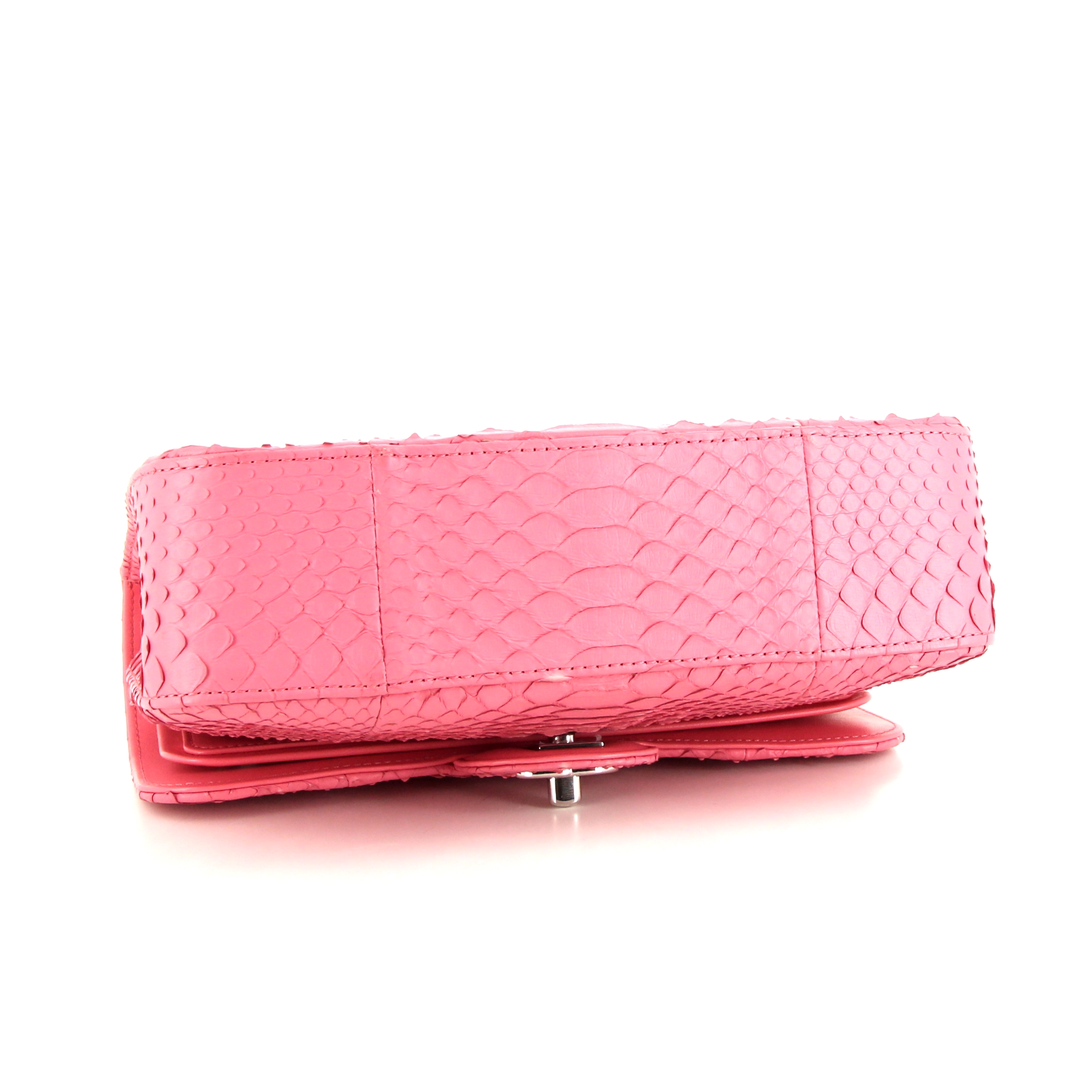 Sac à main Chanel Timeless petit modèle en python rose - Detail D5